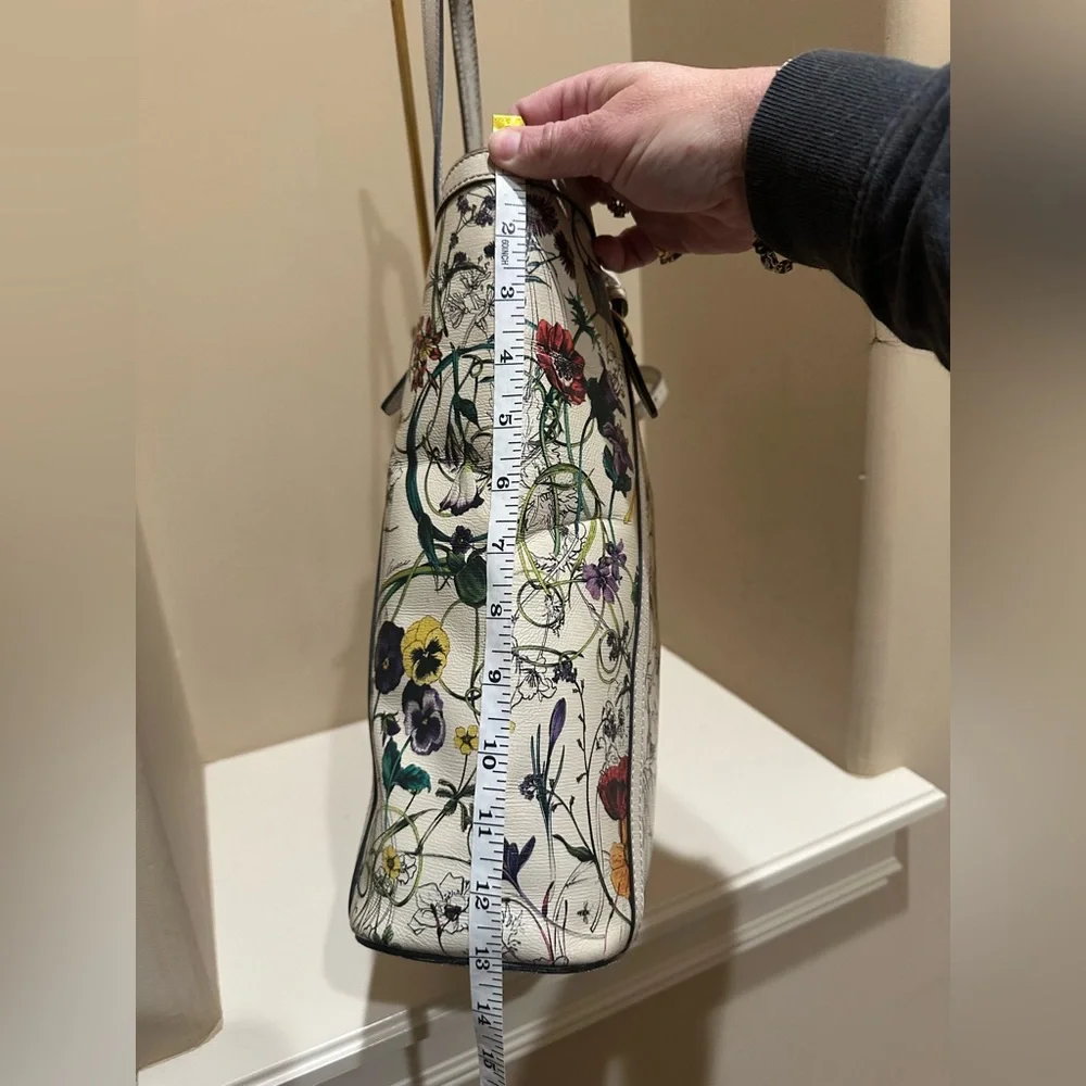 Gucci Flora Infinity Medium Tote Off
White - Picture 9 of 16